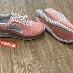 Womens airmax 720s